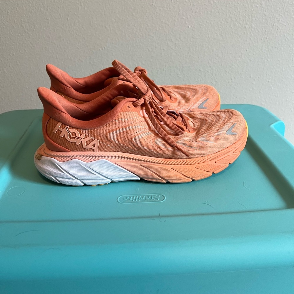Hoka Arahi 6